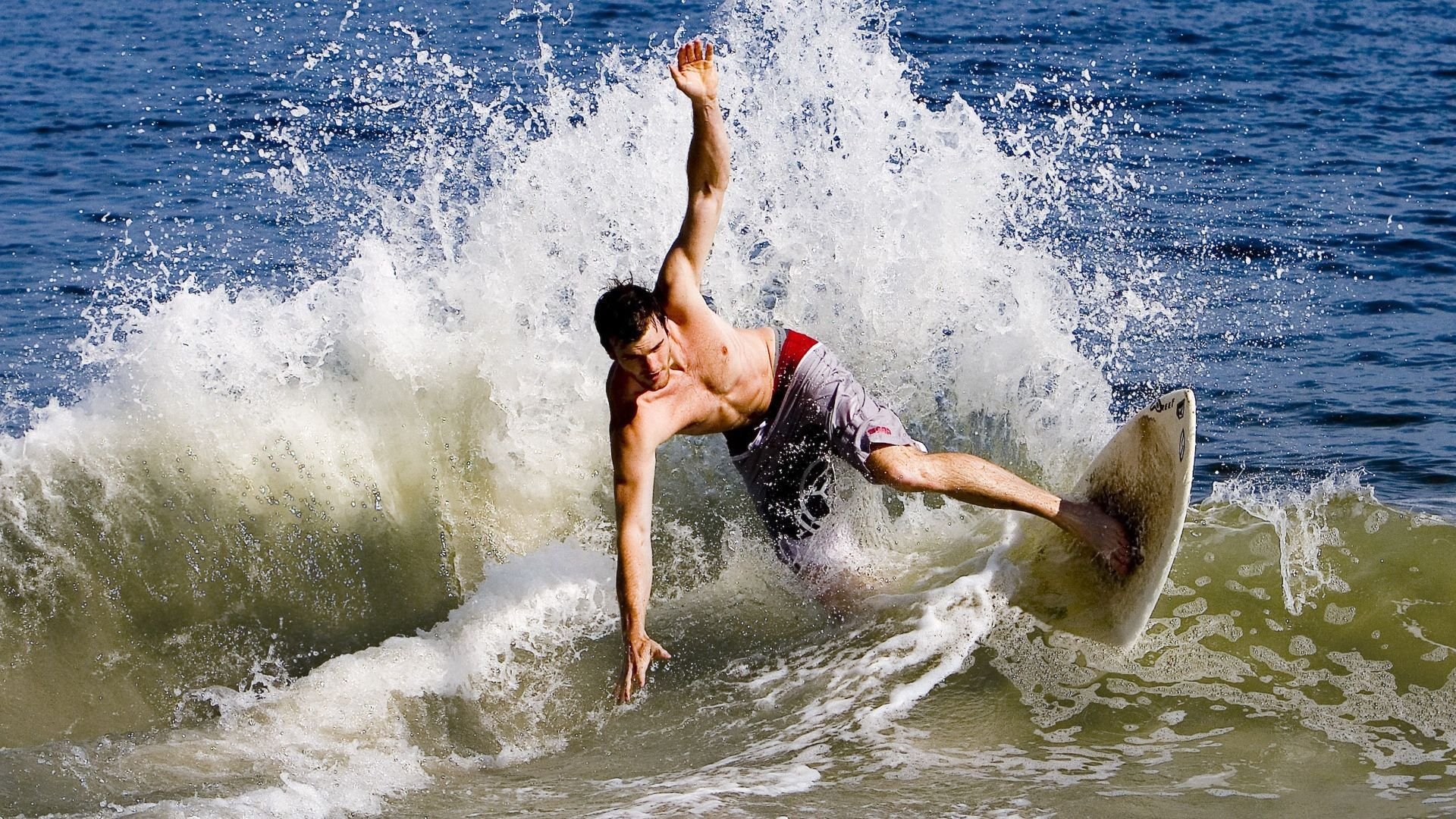 英超焦点战曼城主场3比1力克阿森纳 瓜迪奥拉战术再得成效，英超曼城对阿森纳集锦